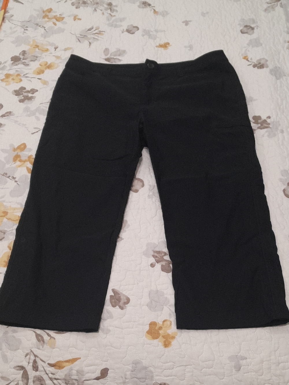 Eddie Bauer Black Capri Pants